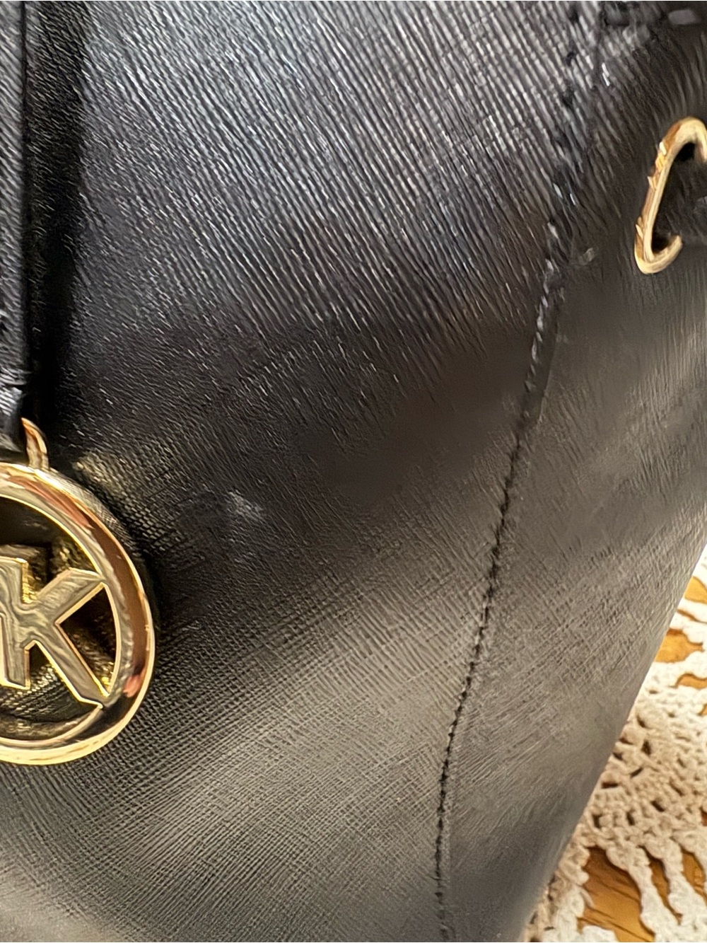 Michael Kors Jet Set Large Black Saffiano Leather Work Tote Gold Hardware - Picture 4 of 9